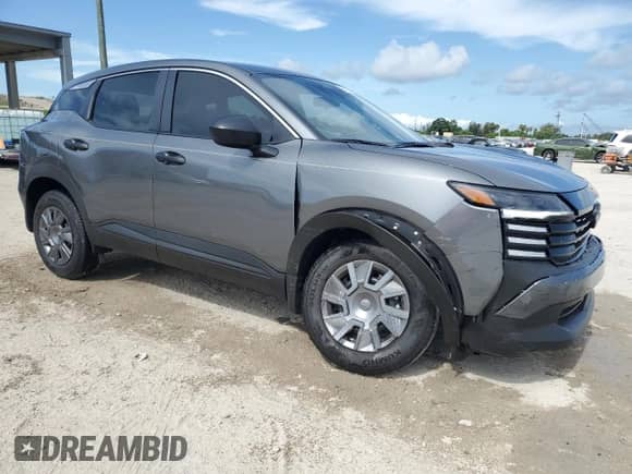 2025 Nissan Kicks S z VIN 3N8AP6BA9SL395850, wystawiony jako Copart lot #64108035 z przebiegiem 691 mil mil oraz Szkoda całkowita • Salvage title. Historia ofert i sprzedaży dostępna na DreamBid. Obrazek 4.