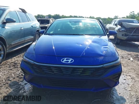 2025 Hyundai Elantra SE z VIN KMHLL4DG5SU992422, wystawiony jako IAAI lot #42858764 z przebiegiem 4 527 mil mil oraz . Historia ofert i sprzedaży dostępna na DreamBid. Obrazek 12.