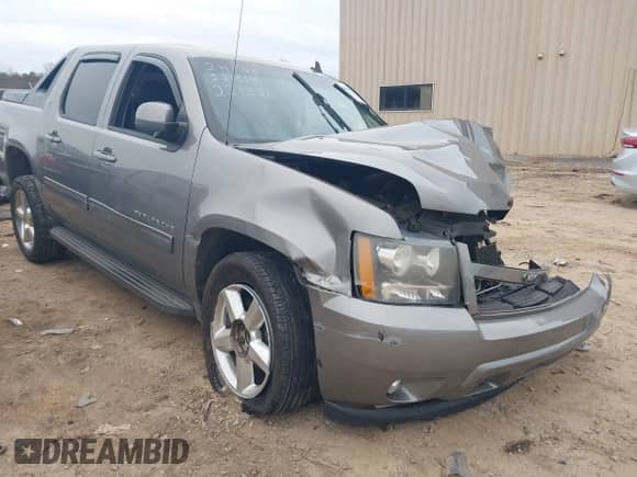 2009 Chevrolet Avalanche 2LT with VIN 3GNEC22019G221581, listed as a IAAI auction lot 41619671 with 179,407 mi miles and . Bid and sale history available at DreamBid. Image 1.