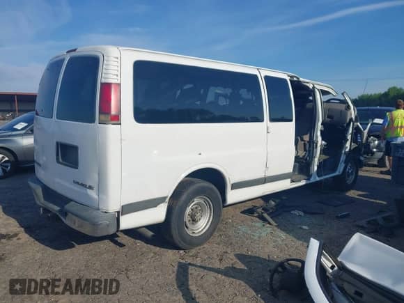 2001 Chevrolet Express with VIN 1GAHG39RX11218372, listed as a IAAI auction lot 42101819 with Not provided miles and . Bid and sale history available at DreamBid. Image 4.