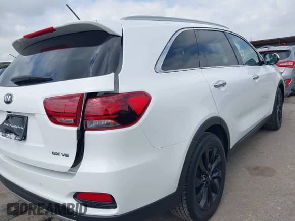 2020 Kia Sorento EX with VIN 5XYPH4A58LG707175, listed as a IAAI auction lot 42331154 with 28,905 mi miles and . Bid and sale history available at DreamBid. Image 4.