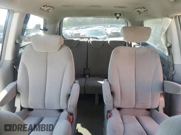 2007 Hyundai Entourage GLS с VIN KNDMC233876033037, выставлен на аукционе Copart как лот 84786415 с пробегом 296 766 миль миль и Списание • Salvage title. История ставок и продаж доступна на DreamBid. Изображение 10.
