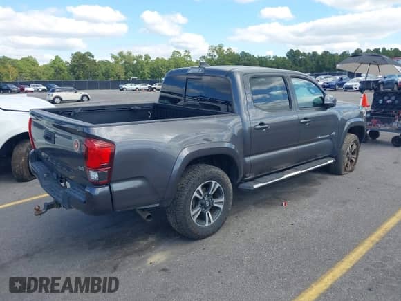 2019 Toyota Tacoma SR5 с VIN 5TFAZ5CN6KX076900, выставлен на аукционе IAAI как лот 43184388 с пробегом 110 382 миль миль и . История ставок и продаж доступна на DreamBid. Изображение 4.