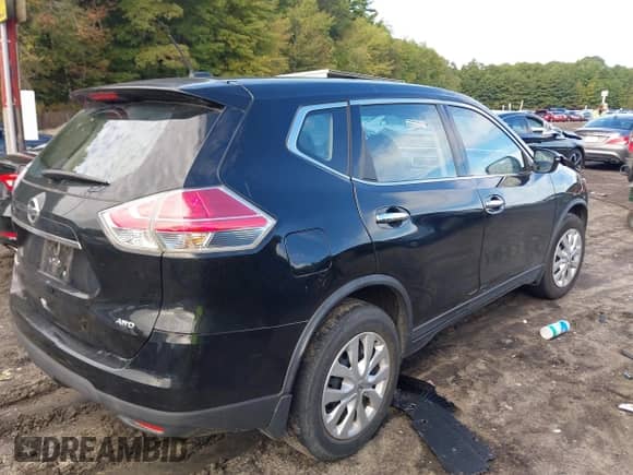 2015 Nissan Rogue SV with VIN KNMAT2MV8FP565318, listed as a IAAI auction lot 43317917 with 138,231 mi miles and . Bid and sale history available at DreamBid. Image 4.