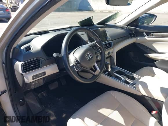 2018 Honda Accord Touring z VIN 1HGCV1F97JA059232, wystawiony jako IAAI lot #43447830 z przebiegiem 39 014 mil mil oraz . Historia ofert i sprzedaży dostępna na DreamBid. Obrazek 20.