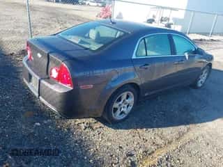 2010 Chevrolet Malibu 1LS z VIN 1G1ZB5EB1AF258687, wystawiony jako IAAI lot #43458639 z przebiegiem 204 705 mil mil oraz . Historia ofert i sprzedaży dostępna na DreamBid. Obrazek 4.