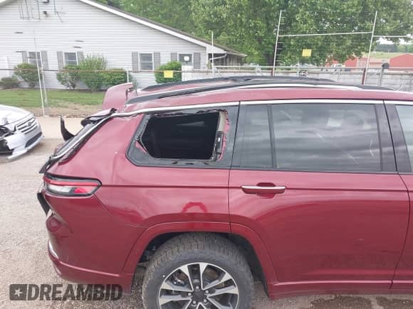 2021 Jeep Grand Cherokee Overland with VIN 1C4RJKDG9M8202558, listed as a IAAI auction lot 42238233 with 51,062 mi miles and . Bid and sale history available at DreamBid. Image 18.