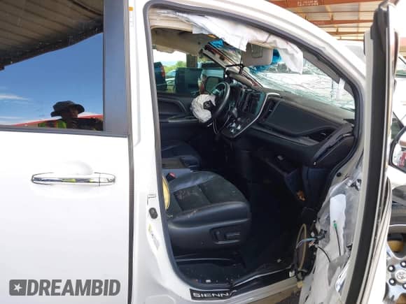 2016 Toyota Sienna SE with VIN 5TDXK3DC6GS741047, listed as a IAAI auction lot 43408563 with 121,533 mi miles and . Bid and sale history available at DreamBid. Image 5.