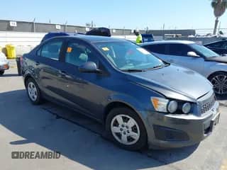 2013 Chevrolet Sonic LS с VIN 1G1JA5SG5D4148967, выставлен на аукционе IAAI как лот 43342596 с пробегом 132 076 миль миль и . История ставок и продаж доступна на DreamBid. Изображение 1.