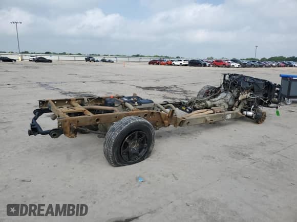 2004 Chevrolet Silverado SS с VIN 2GCEK19N141187151, выставлен на аукционе Copart как лот 54773655 с пробегом Не указан миль и На запчасти • Non repairable. История ставок и продаж доступна на DreamBid. Изображение 3.