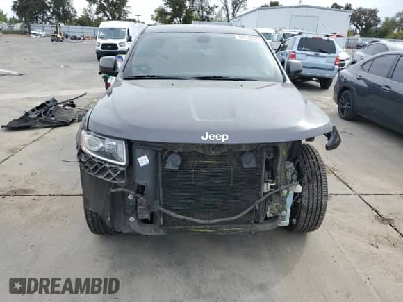 2016 Jeep Grand Cherokee Laredo with VIN 1C4RJFAG8GC390082, listed as a Copart auction lot 82210225 with 215,652 mi miles and Salvage title. Bid and sale history available at DreamBid. Image 5.