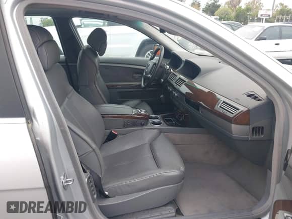 2008 BMW 7 Series 750Li with VIN WBAHN83538DT81984, listed as a IAAI auction lot 43463941 with 107,183 mi miles and . Bid and sale history available at DreamBid. Image 5.