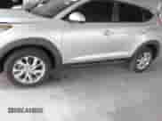 2019 Hyundai Tucson SE z VIN KM8J23A42KU841195, wystawiony jako IAAI lot #43476165 z przebiegiem 129 645 mil mil oraz . Historia ofert i sprzedaży dostępna na DreamBid. Obrazek 6.