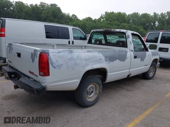 1994 GMC Sierra 1500 z VIN 1GTEC14ZXRZ521487, wystawiony jako IAAI lot #42499392 z przebiegiem 249 618 mil mil oraz . Historia ofert i sprzedaży dostępna na DreamBid. Obrazek 4.