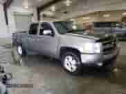 2007 Chevrolet Silverado 1500 LTZ z VIN 3GCEK13387G518522, wystawiony jako Copart lot #82275535 z przebiegiem 274 807 mil mil oraz Szkoda całkowita • Salvage title. Historia ofert i sprzedaży dostępna na DreamBid. Obrazek 4.