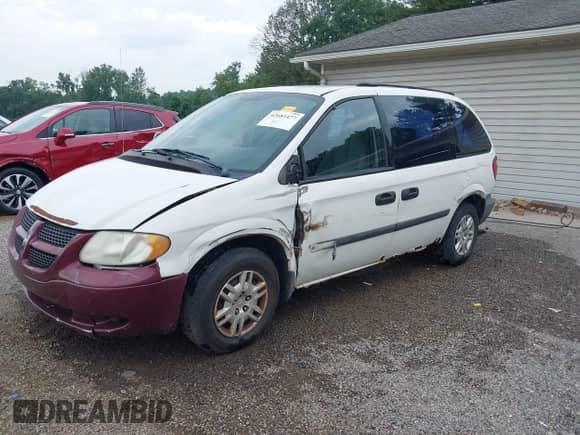 2005 Dodge Caravan SE with VIN 1D4GP25R15B131417, listed as a IAAI auction lot 42681477 with 158,570 mi miles and . Bid and sale history available at DreamBid. Image 2.