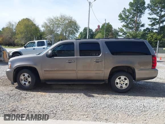 2011 Chevrolet Suburban LT z VIN 1GNSCJE09BR344091, wystawiony jako IAAI lot #43487649 z przebiegiem 182 652 mil mil oraz . Historia ofert i sprzedaży dostępna na DreamBid. Obrazek 14.