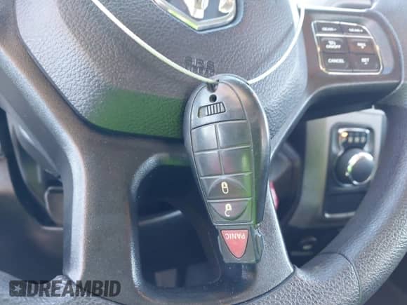 2019 Ram 1500 Tradesman z VIN 3C6JR6DT1KG674598, wystawiony jako IAAI lot #43445774 z przebiegiem 39 463 mil mil oraz . Historia ofert i sprzedaży dostępna na DreamBid. Obrazek 11.