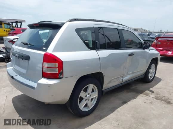 2008 Jeep Compass Sport с VIN 1J8FT47088D714888, выставлен на аукционе IAAI как лот 42763731 с пробегом 70 206 миль миль и . История ставок и продаж доступна на DreamBid. Изображение 4.