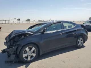 2013 Hyundai Elantra GLS z VIN KMHDH4AE8DU530643, wystawiony jako Copart lot #70051805 z przebiegiem Nie podano mil oraz Szkoda całkowita • Salvage title. Historia ofert i sprzedaży dostępna na DreamBid. Obrazek 1.