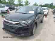 2022 Honda HR-V LX z VIN 3CZRU6H34NM741280, wystawiony jako IAAI lot #42678574 z przebiegiem 27 816 mil mil oraz . Historia ofert i sprzedaży dostępna na DreamBid. Obrazek 2.