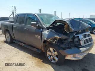 2019 Ram 1500 Big Horn z VIN 1C6RR6LT8KS529068, wystawiony jako IAAI lot #43127931 z przebiegiem 136 127 mil mil oraz . Historia ofert i sprzedaży dostępna na DreamBid. Obrazek 1.