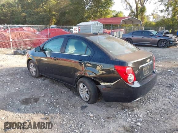 2015 Chevrolet Sonic LT с VIN 1G1JC5SH3F4164235, выставлен на аукционе IAAI как лот 43274791 с пробегом 144 000 миль миль и . История ставок и продаж доступна на DreamBid. Изображение 3.