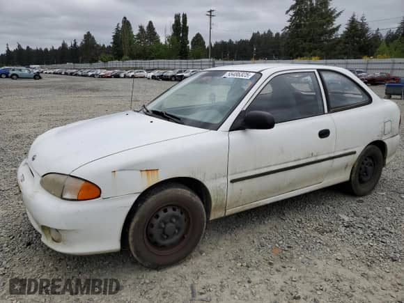 1999 Hyundai Accent L z VIN KMHVD14N9XU503210, wystawiony jako Copart lot #56486325 z przebiegiem 195 501 mil mil oraz Szkoda całkowita • Salvage title. Historia ofert i sprzedaży dostępna na DreamBid. Obrazek 1.