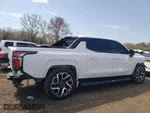 2024 Chevrolet Silverado EV RST с VIN 1GC40ZEL9RU301932, выставлен на аукционе Copart как лот 54297145 с пробегом 5 502 миль миль и Списание • Salvage title. История ставок и продаж доступна на DreamBid. Изображение 3.