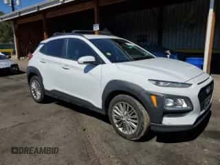 2020 Hyundai Kona SEL z VIN KM8K2CAA8LU396361, wystawiony jako Copart lot #81132955 z przebiegiem 47 216 mil mil oraz Szkoda całkowita • Salvage title. Historia ofert i sprzedaży dostępna na DreamBid. Obrazek 4.