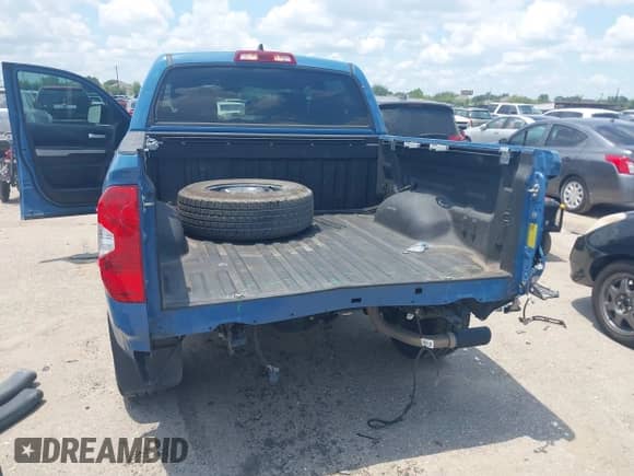 2020 Toyota Tundra SR5 с VIN 5TFEY5F11LX259264, выставлен на аукционе IAAI как лот 42925013 с пробегом 76 318 миль миль и . История ставок и продаж доступна на DreamBid. Изображение 6.