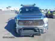 2014 Toyota Tundra SR z VIN 5TFRM5F10EX080231, wystawiony jako IAAI lot #43477473 z przebiegiem 202 585 mil mil oraz . Historia ofert i sprzedaży dostępna na DreamBid. Obrazek 12.