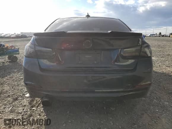 2012 BMW 3 Series 328i с VIN WBA3A5C52CF258419, выставлен на аукционе Copart как лот 86695705 с пробегом 124 407 миль миль и Списание • Salvage title. История ставок и продаж доступна на DreamBid. Изображение 6.