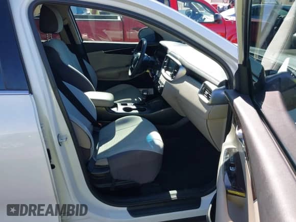 2019 Kia Sorento LX with VIN 5XYPG4A55KG554000, listed as a IAAI auction lot 42816836 with 107,585 mi miles and . Bid and sale history available at DreamBid. Image 5.