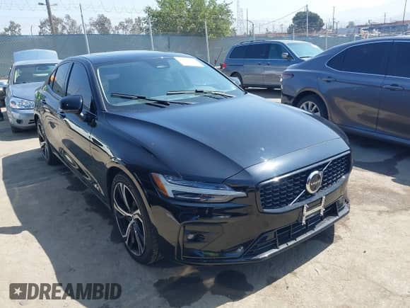 2024 Volvo S60 Plus Dark Theme z VIN 7JRL12FL5RG309363, wystawiony jako IAAI lot #42654491 z przebiegiem 65 003 mil mil oraz . Historia ofert i sprzedaży dostępna na DreamBid. Obrazek 1.