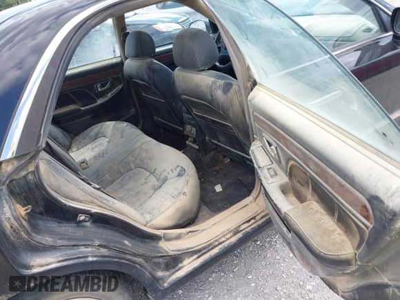 2005 Hyundai XG z VIN KMHFU45E25A390199, wystawiony jako IAAI lot #42910999 z przebiegiem 244 898 mil mil oraz . Historia ofert i sprzedaży dostępna na DreamBid. Obrazek 8.