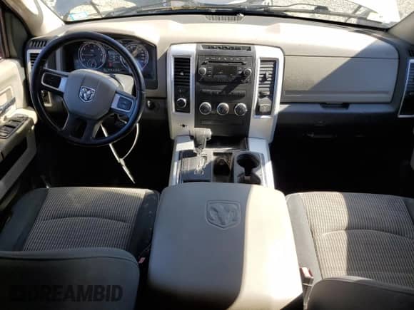 2011 Ram 1500 SLT z VIN 1D7RV1GTXBS503966, wystawiony jako Copart lot #81864475 z przebiegiem 199 994 mil mil oraz Czysty tytuł • Clean title. Historia ofert i sprzedaży dostępna na DreamBid. Obrazek 8.