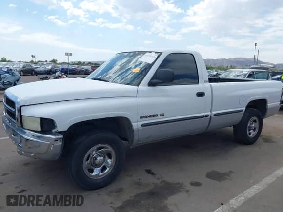 1998 Dodge 1500 with VIN 1B7HC16Y8WS616166, listed as a IAAI auction lot 42190324 with 114,401 mi miles and . Bid and sale history available at DreamBid. Image 2.