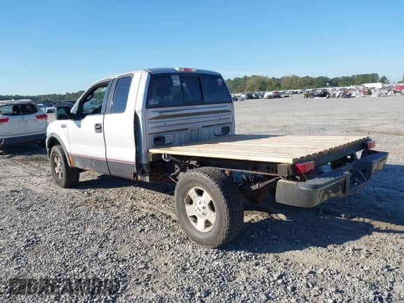 2005 Ford F-150 XLT z VIN 1FTPX14505NA41874, wystawiony jako IAAI lot #43535058 z przebiegiem 104 887 mil mil oraz . Historia ofert i sprzedaży dostępna na DreamBid. Obrazek 3.
