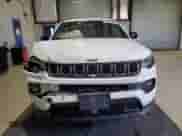2023 Jeep Compass Latitude z VIN 3C4NJDBN5PT561715, wystawiony jako Copart lot #87426465 z przebiegiem 49 068 mil mil oraz Czysty tytuł • Clean title. Historia ofert i sprzedaży dostępna na DreamBid. Obrazek 5.