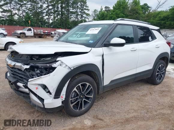 2025 Chevrolet TrailBlazer LT with VIN KL79MPSP3SB085550, listed as a IAAI auction lot 42267062 with 10,125 mi miles and . Bid and sale history available at DreamBid. Image 2.
