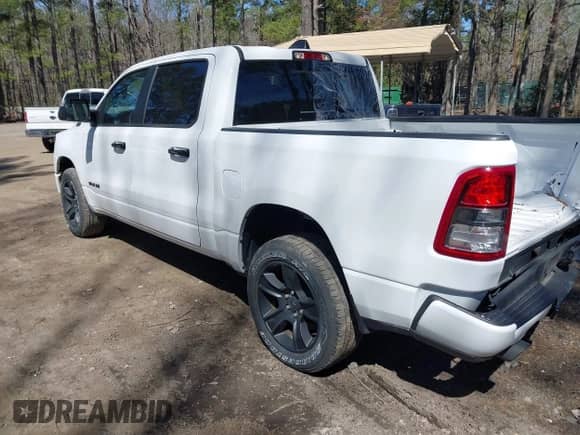 2024 Ram 1500 Big Horn z VIN 1C6SRFFT0RN150670, wystawiony jako IAAI lot #41835342 z przebiegiem 21 562 mil mil oraz . Historia ofert i sprzedaży dostępna na DreamBid. Obrazek 3.