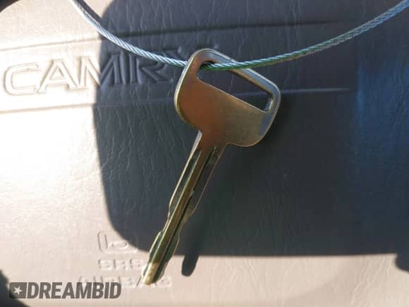 1996 Toyota Camry DX z VIN 4T1BG12K4TU818638, wystawiony jako IAAI lot #41444247 z przebiegiem 348 830 mil mil oraz . Historia ofert i sprzedaży dostępna na DreamBid. Obrazek 11.