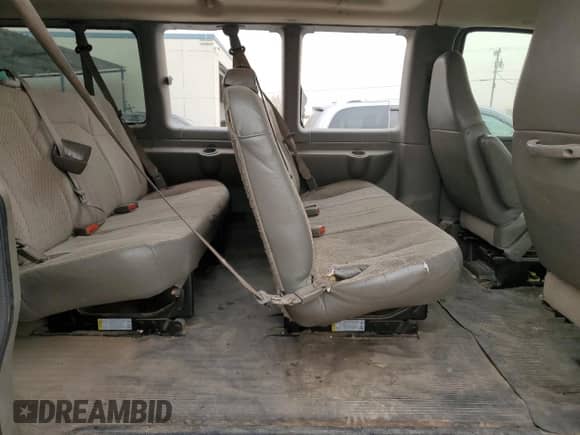 2008 Chevrolet Express Passenger с VIN 1GAHG39KX81194703, выставлен на аукционе Copart как лот 48727715 с пробегом 116 074 миль миль и Списание • Salvage title. История ставок и продаж доступна на DreamBid. Изображение 11.
