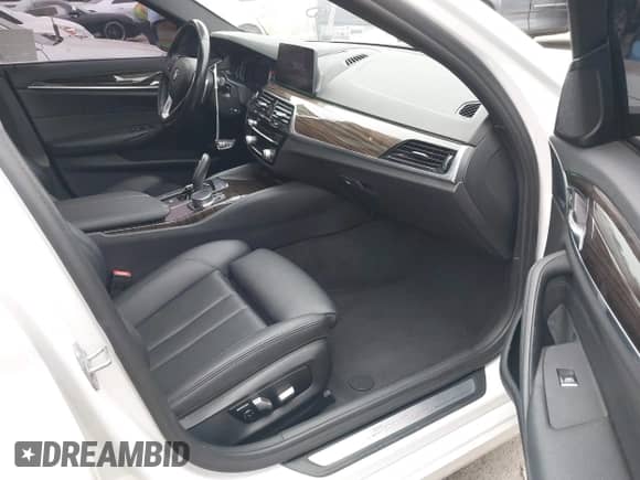 2019 BMW 5 Series 530i с VIN WBAJA5C58KWW01532, выставлен на аукционе IAAI как лот 42815872 с пробегом 125 071 миль миль и . История ставок и продаж доступна на DreamBid. Изображение 5.