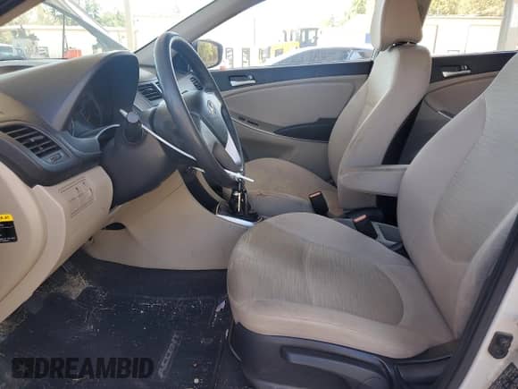 2016 Hyundai Accent SE с VIN KMHCT4AE8GU049628, выставлен на аукционе Copart как лот 82406535 с пробегом 105 486 миль миль и Чистый • Clean title. История ставок и продаж доступна на DreamBid. Изображение 7.