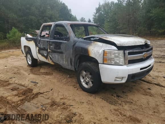 2010 Chevrolet Silverado 1500 LTZ with VIN 3GCRKTE37AG262293, listed as a Copart auction lot 84358625 with Not provided miles and Salvage title. Bid and sale history available at DreamBid. Image 4.