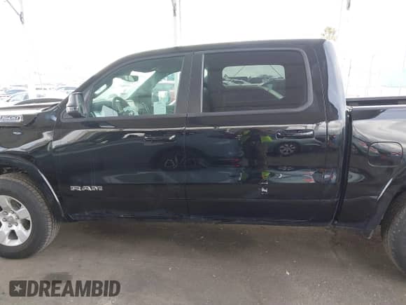 2025 Ram 1500 Big Horn z VIN 1C6RRFFG7SN506037, wystawiony jako IAAI lot #41915215 z przebiegiem 2 137 mil mil oraz . Historia ofert i sprzedaży dostępna na DreamBid. Obrazek 14.