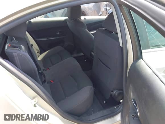 2015 Chevrolet Cruze LT z VIN 1G1PC5SB3F7172274, wystawiony jako IAAI lot #42868553 z przebiegiem 111 758 mil mil oraz . Historia ofert i sprzedaży dostępna na DreamBid. Obrazek 8.