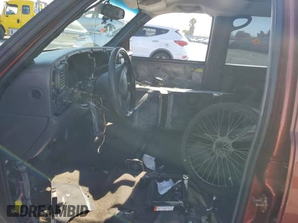 2007 Chevrolet Silverado 1500 LS z VIN 2GCEC13V171133245, wystawiony jako Copart lot #70958045 z przebiegiem Nie podano mil oraz Szkoda całkowita • Salvage title. Historia ofert i sprzedaży dostępna na DreamBid. Obrazek 7.